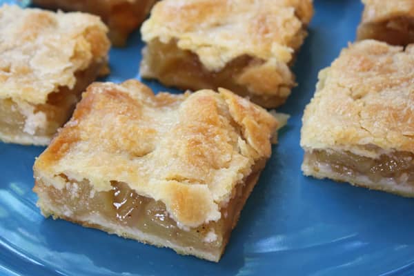 No butter apple pie bars on a blue plate.