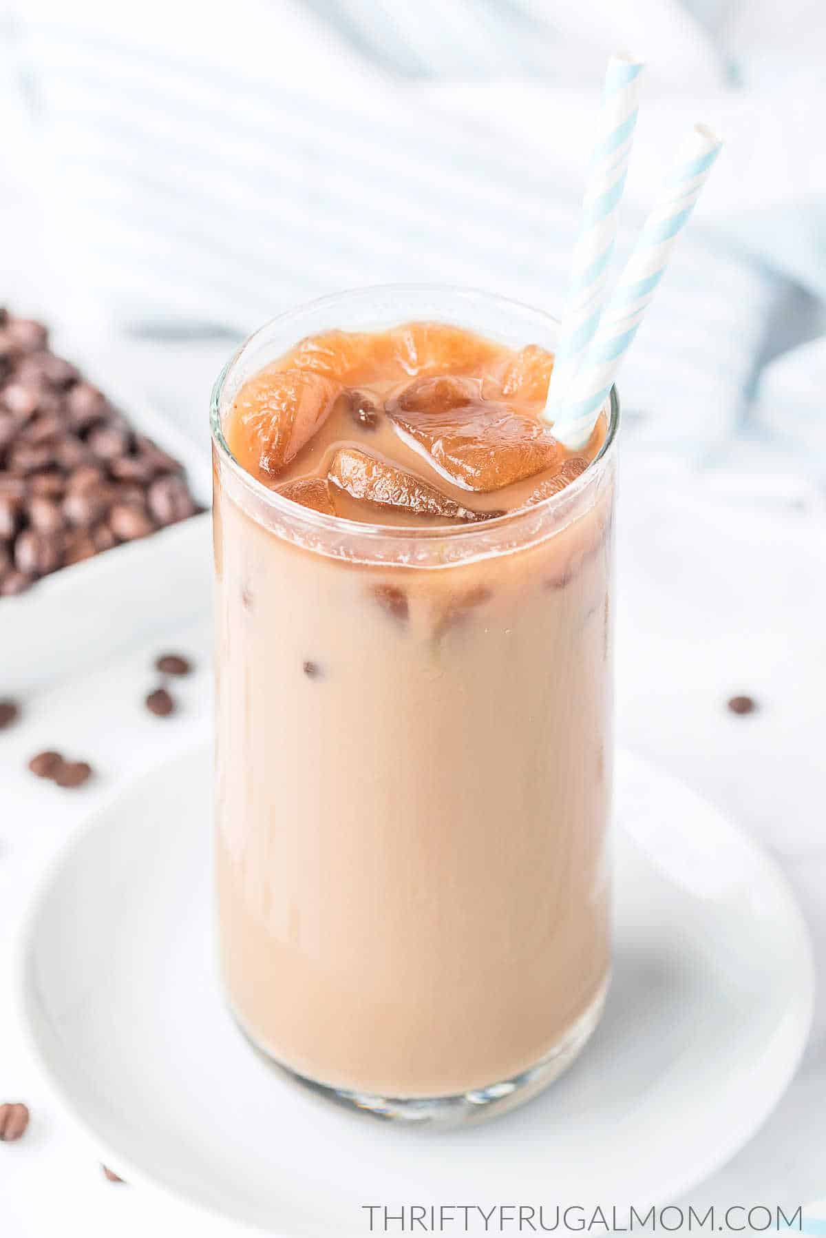 Iced Vanilla Latte Starbucks (Copycat)